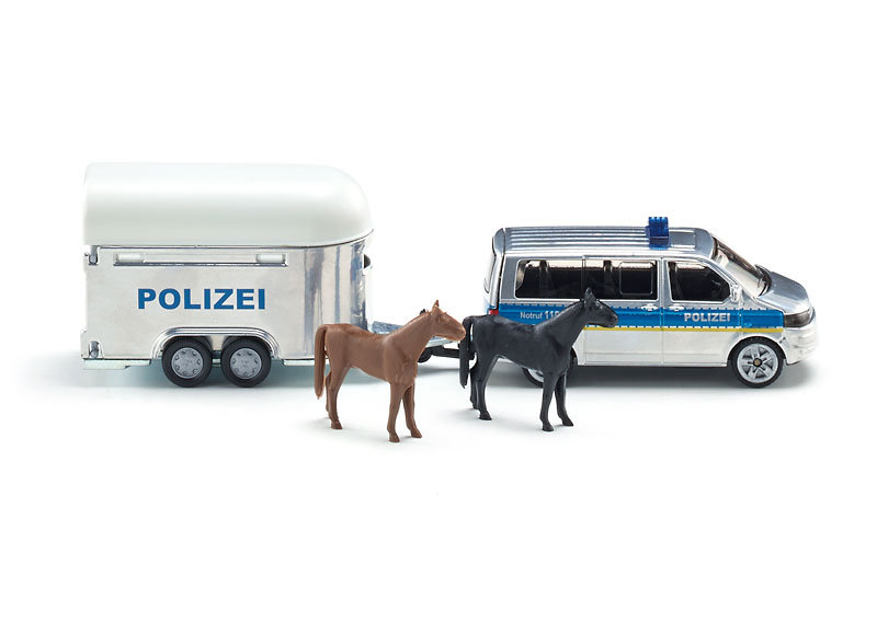 Полицейская машина с прицепом для лошадей  